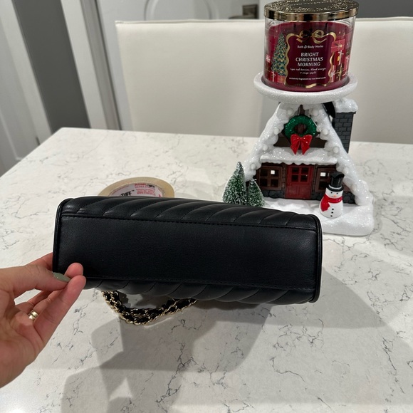 Michael Kors Black Shoulder Bag - Picture 3 of 16